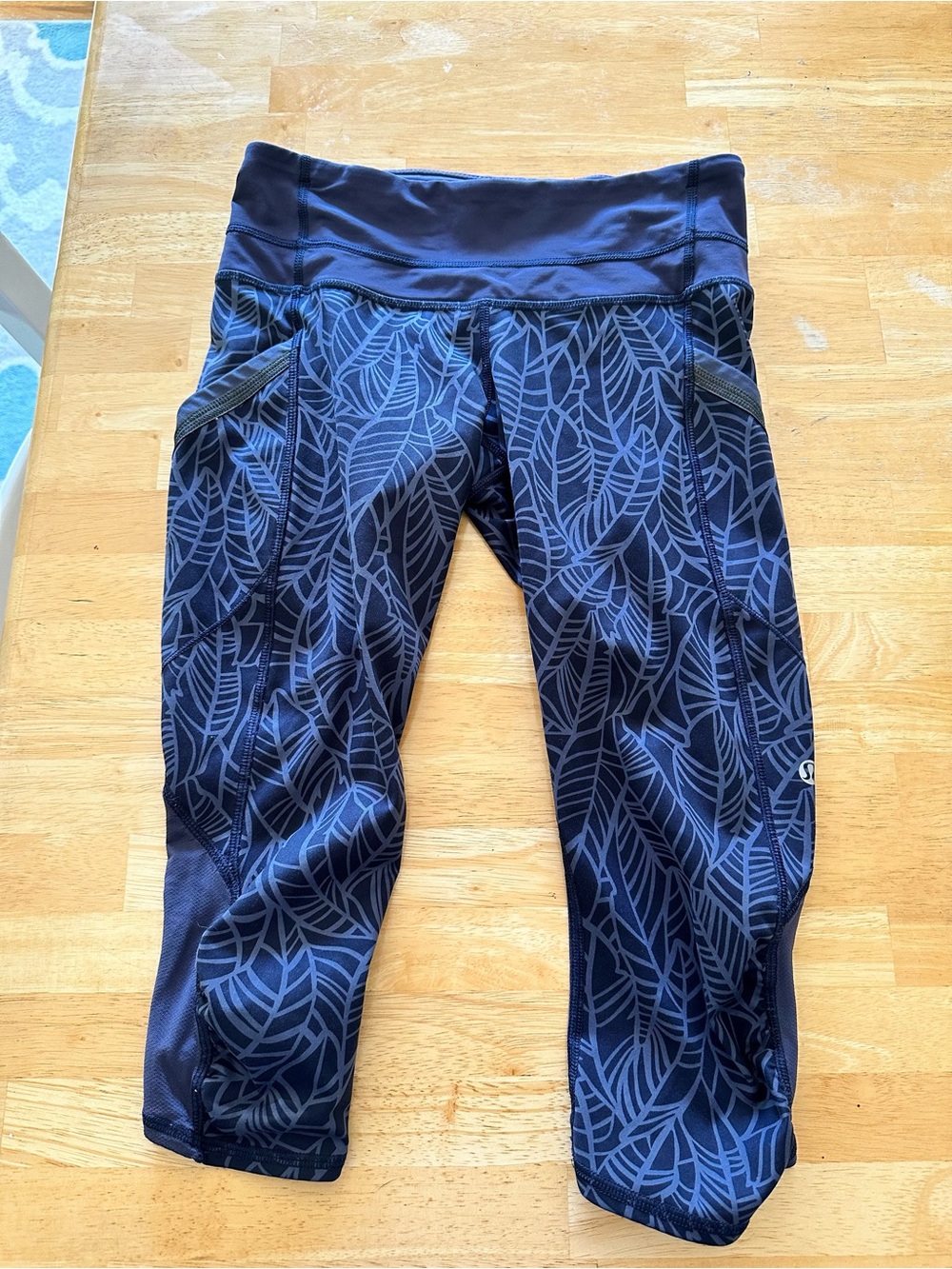 Lululemon crop leggings size 4